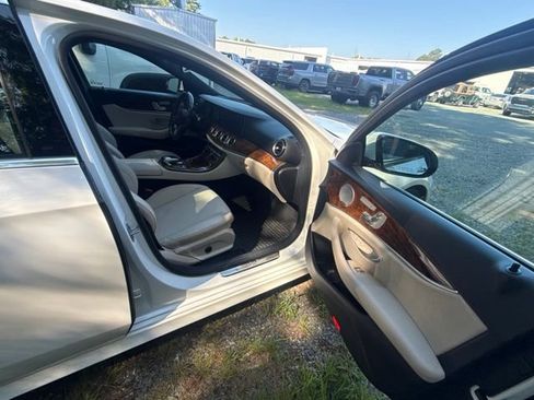 Used 2019 Mercedes-Benz E 300 image 11