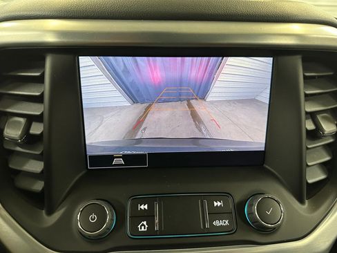 Certified 2023 GMC Acadia SLT w/ Preferred Package image 13