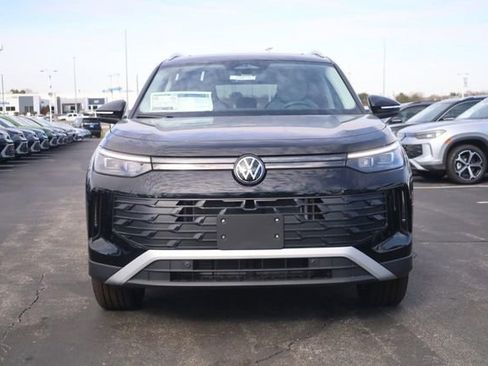 New 2026 Volkswagen Tiguan SE image 3