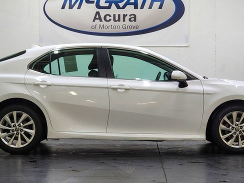 Used 2021 Toyota Camry LE image 3