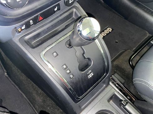 Used 2015 Jeep Patriot High Altitude AWD/4WD image 11