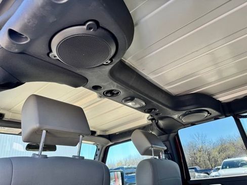 Used 2010 Jeep Wrangler Unlimited Sahara image 10