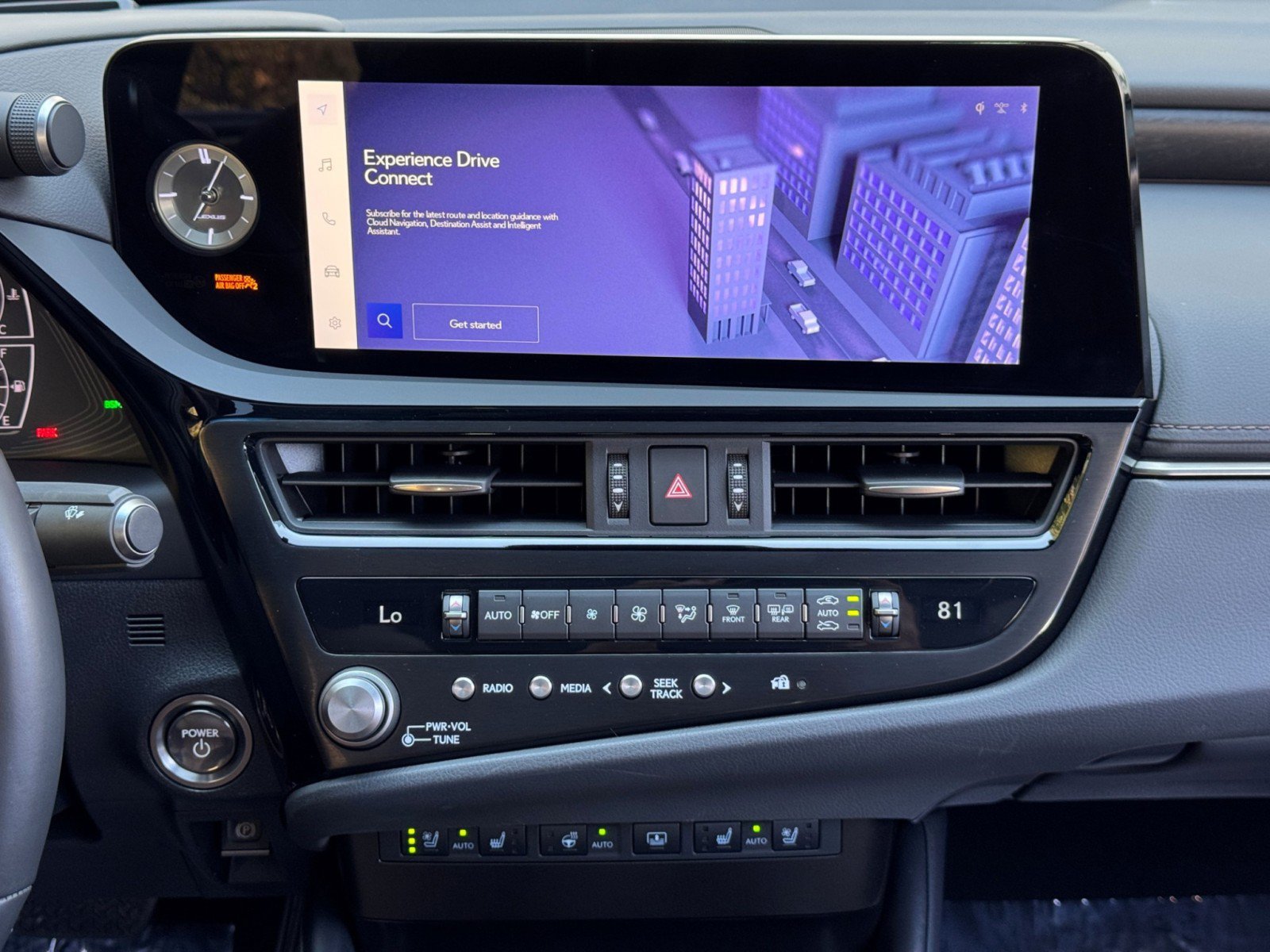 Used 2024 Lexus ES 300h Ultra Luxury w/ Accessory Package (Z2) FWD image 26