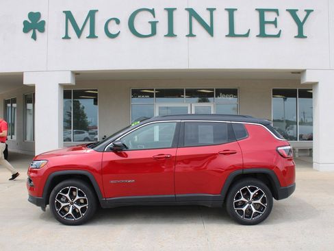 Certified 2025 Jeep Compass Limited AWD/4WD image 1