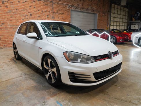 Used 2015 Volkswagen GTI S FWD image 3