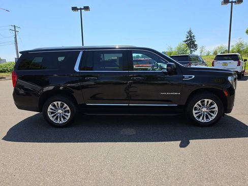 Certified 2024 GMC Yukon XL SLT w/ SLT Luxury Package AWD/4WD image 7