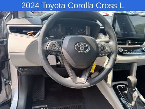 Used 2024 Toyota Corolla Cross L AWD/4WD image 24