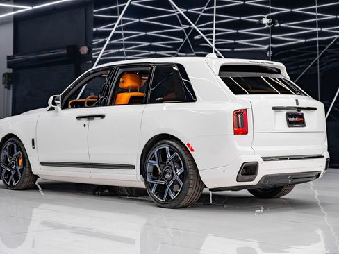 Used 2025 Rolls-Royce Cullinan Black Badge AWD/4WD image 34