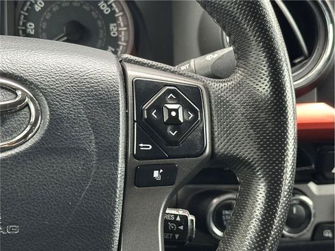 Used 2016 Toyota Tacoma TRD Off-Road AWD/4WD image 22