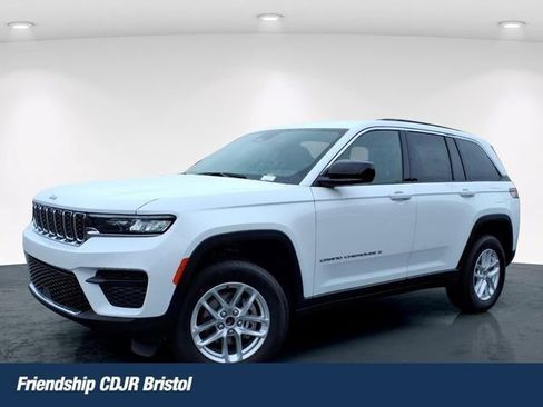 New 2026 Jeep Grand Cherokee Laredo w/ Trailer Tow Package AWD/4WD image 1