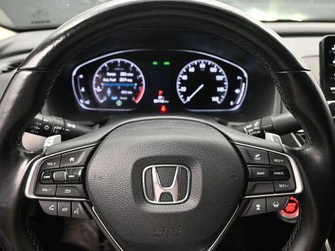 Used 2018 Honda Accord Touring image 10