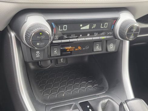 Used 2020 Toyota RAV4 XLE w/ Convenience Package AWD/4WD image 20