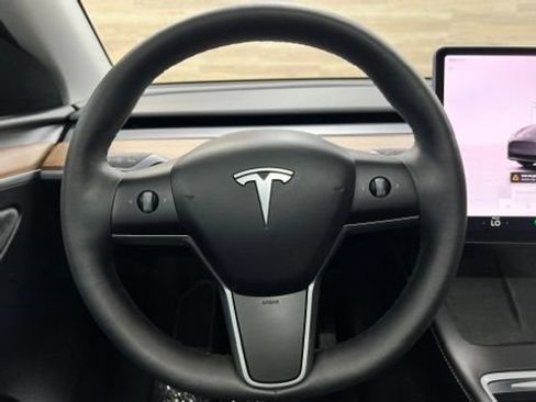 Used 2025 Tesla Model Y Long Range AWD/4WD image 8
