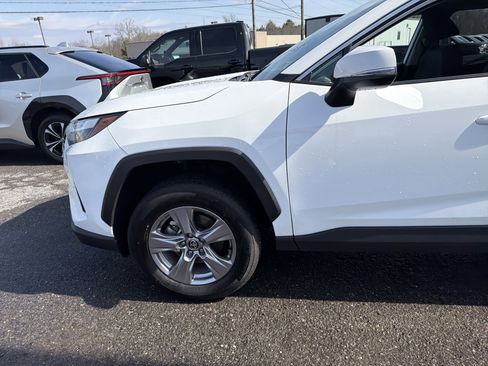 Used 2025 Toyota RAV4 XLE AWD/4WD image 11