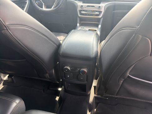 Used 2021 Ford Explorer XLT w/ Equipment Group 202A RWD image 17