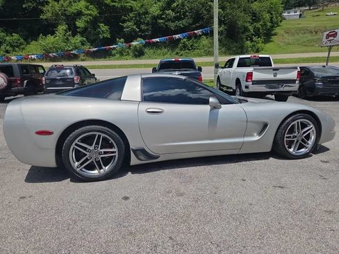 Used 2004 Chevrolet Corvette Coupe w/ Preferred Equipment Group RWD image 4