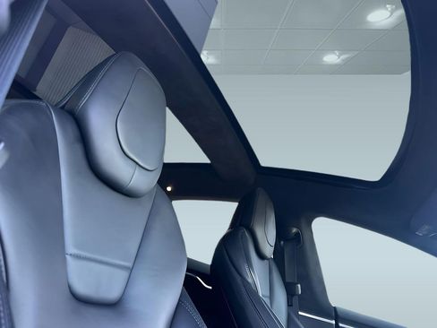 Used 2017 Tesla Model S 75 RWD image 24