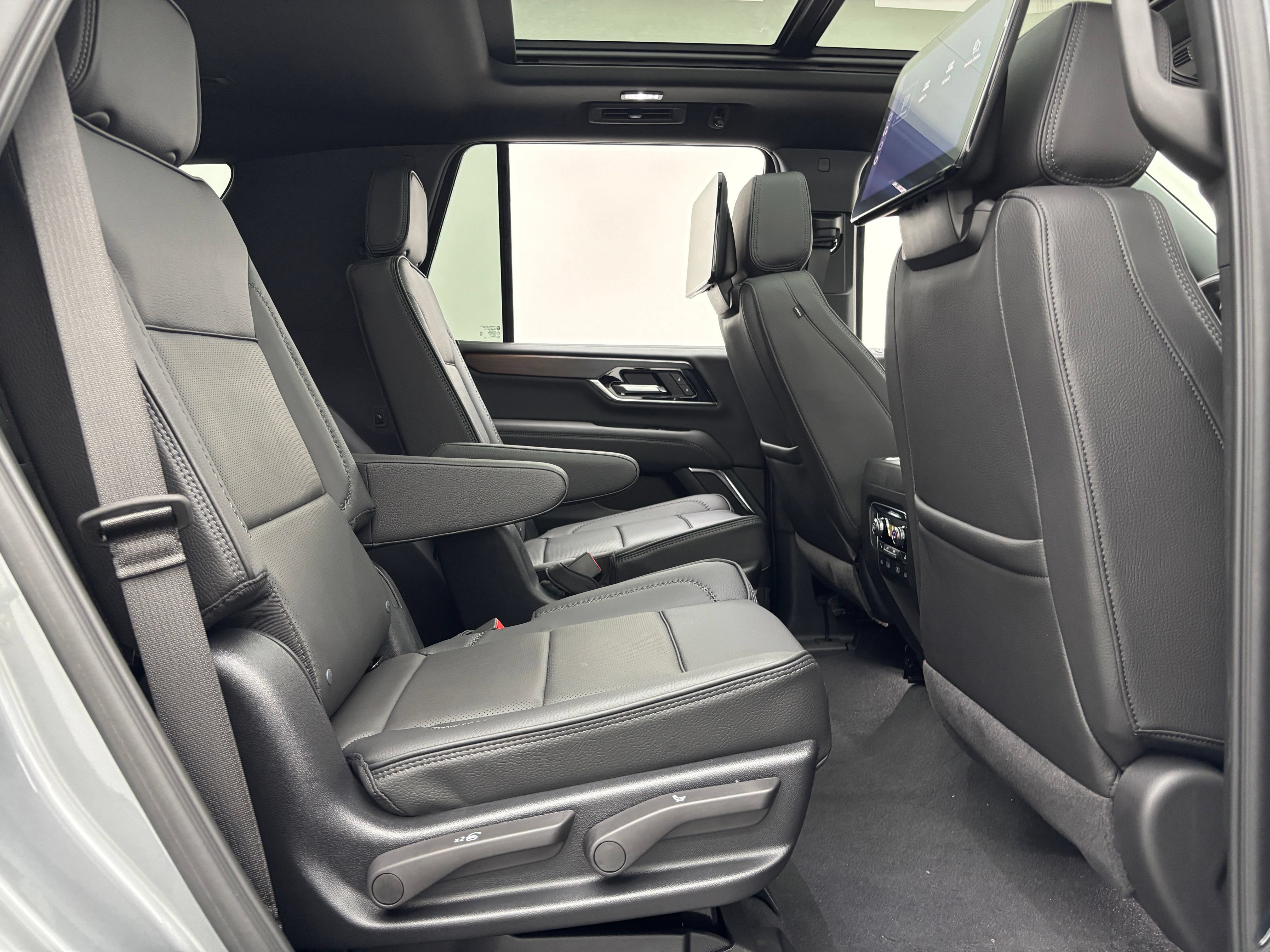 New 2026 GMC Yukon Denali w/ Denali Reserve Package AWD/4WD image 42