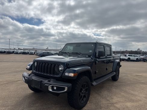 Used 2025 Jeep Gladiator Sport image 7