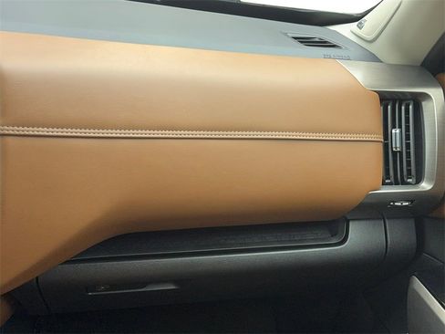 Used 2025 Nissan Pathfinder Platinum image 21