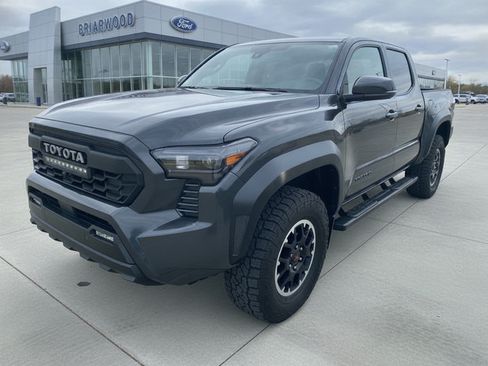 Used 2024 Toyota Tacoma TRD Off-Road w/ TRD Off Road Upgrade Package AWD/4WD image 1