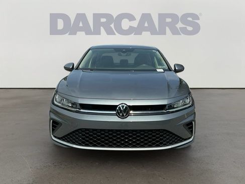 Used 2025 Volkswagen Jetta SE FWD image 2