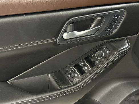 Used 2023 Nissan Rogue SL w/ SL Premium Package image 37