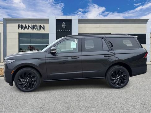 New 2026 Lincoln Navigator Reserve w/ Jet Appearance Package AWD/4WD image 4
