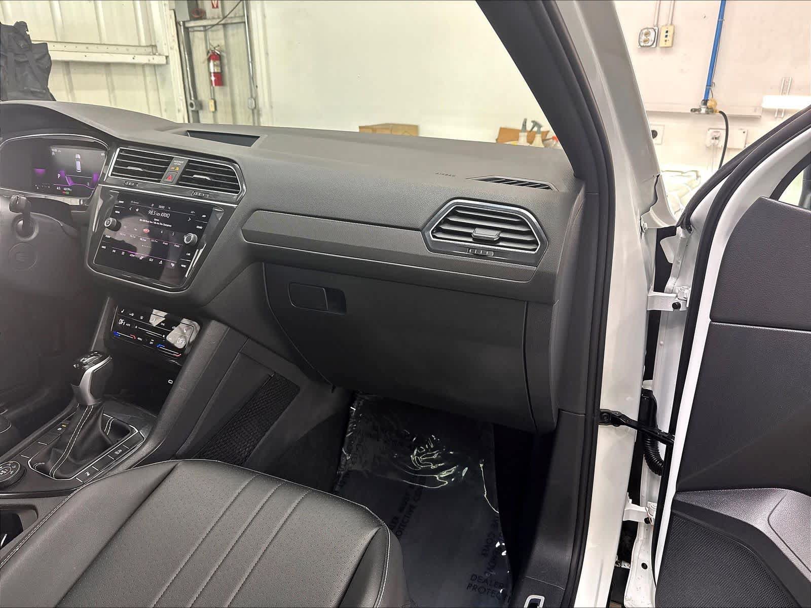 Used 2023 Volkswagen Tiguan SE R-Line AWD/4WD image 29