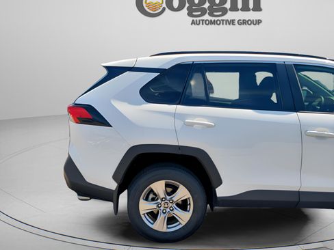 Used 2022 Toyota RAV4 XLE image 7