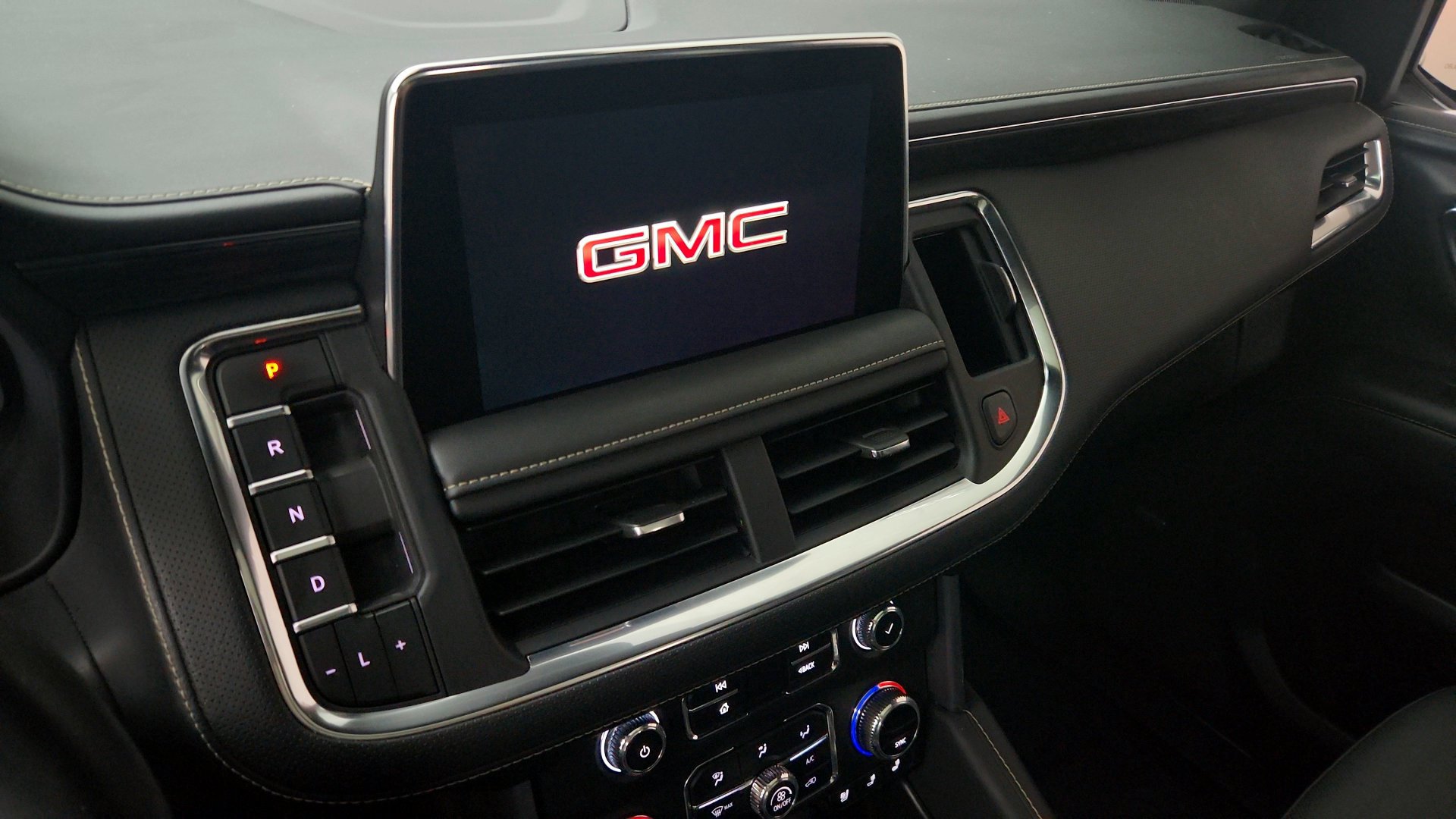 Used 2023 GMC Yukon SLT w/ SLT Premium Package AWD/4WD image 19