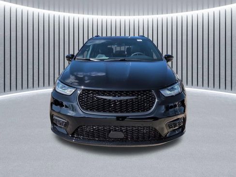 New 2026 Chrysler Pacifica Limited image 18