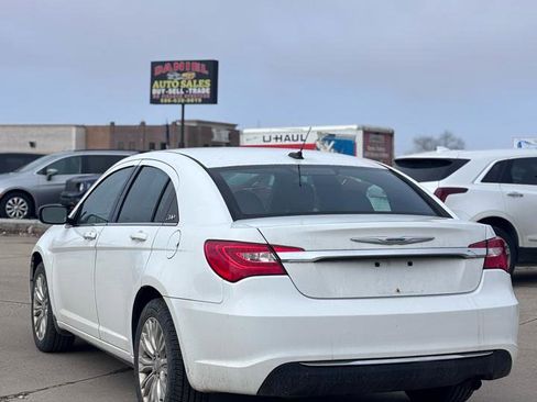 Used 2013 Chrysler 200 LX image 4