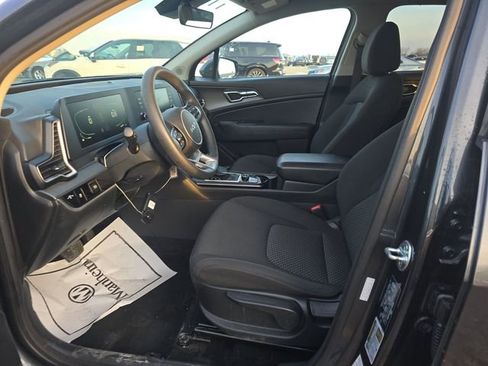 Used 2024 Kia Sportage LX image 7