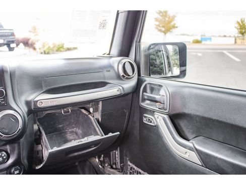 Used 2018 Jeep Wrangler Unlimited Sport S AWD/4WD image 43