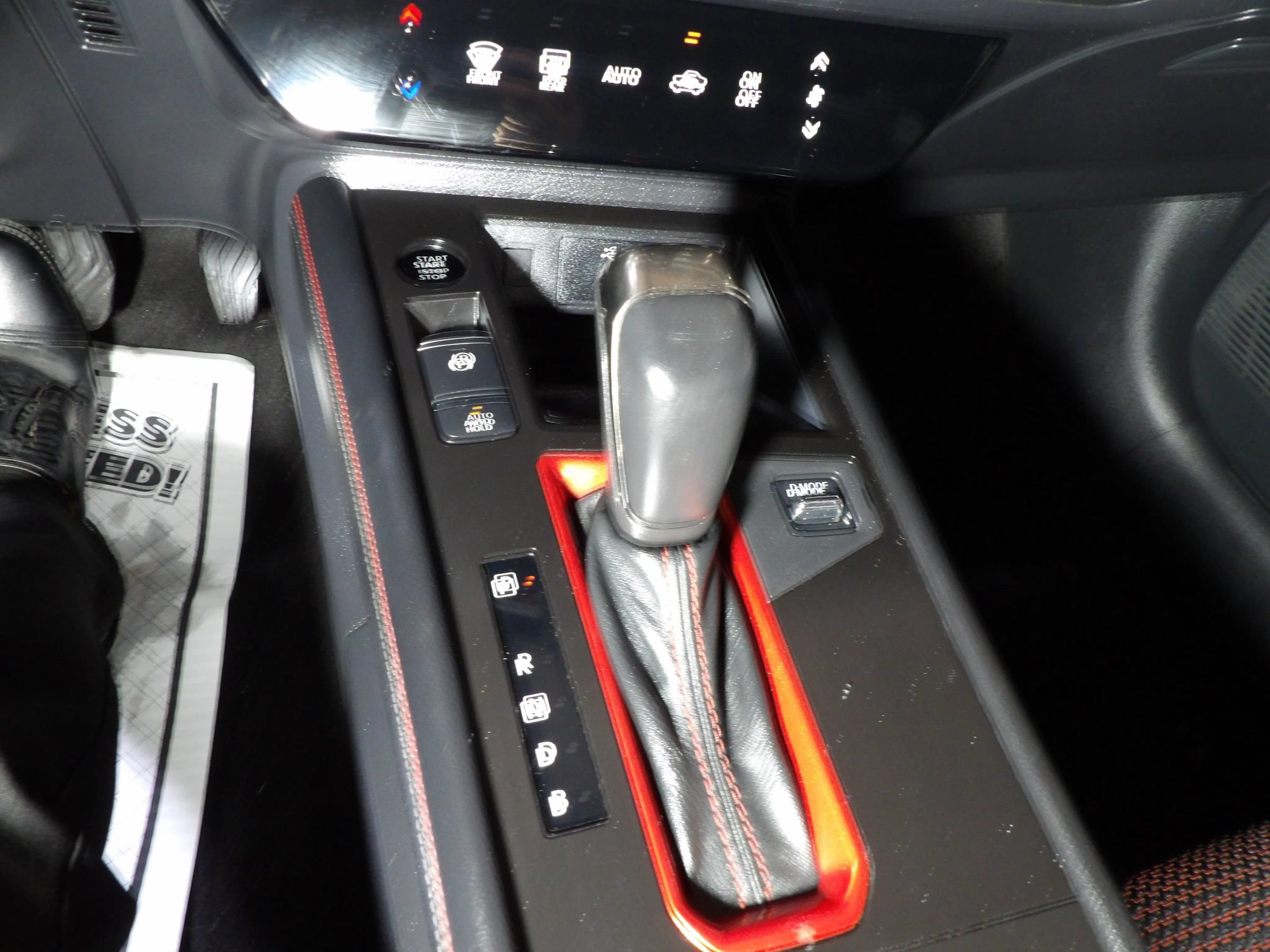 Used 2025 Nissan Kicks SR AWD/4WD image 15