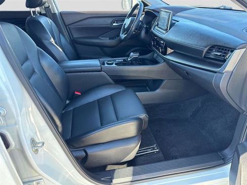 Certified 2022 Nissan Rogue SV w/ SV Premium Package image 17