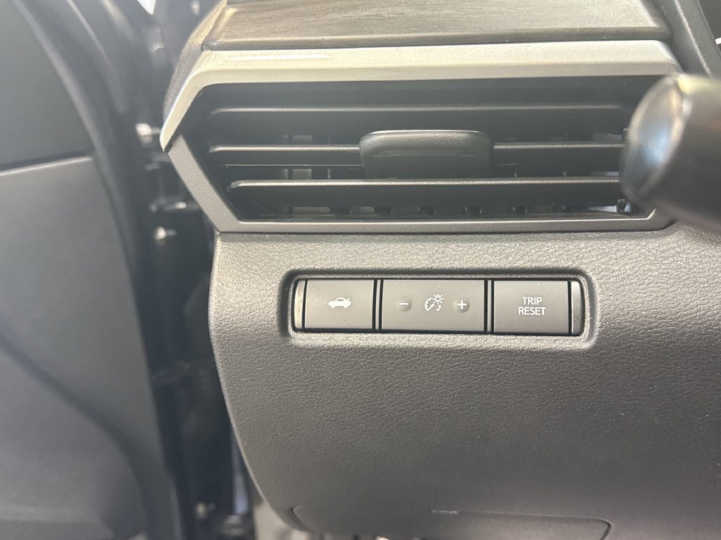 Used 2025 Nissan Altima 2.5 SV FWD image 23