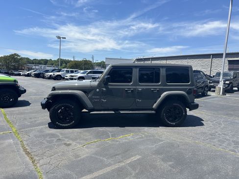 Used 2023 Jeep Wrangler Unlimited Sahara w/ Cold Weather Group AWD/4WD image 6