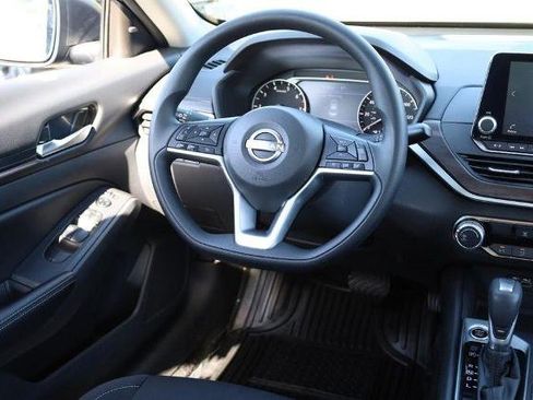 Certified 2025 Nissan Altima 2.5 SV image 22
