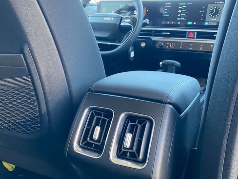 New 2026 Kia Sorento LX FWD image 23