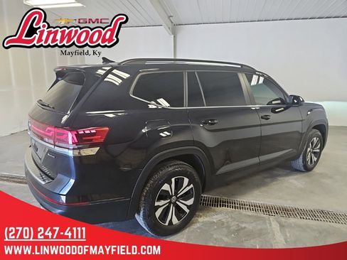 Used 2024 Volkswagen Atlas SE AWD/4WD image 2