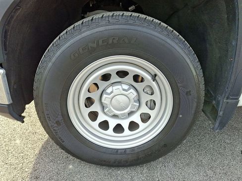 Used 2024 GMC Sierra 1500 Pro w/ Convenience Package image 9