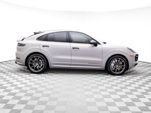 Used 2020 Porsche Cayenne Turbo image 8