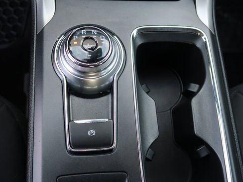 Used 2020 Ford Fusion SE image 27