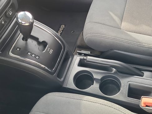 Used 2016 Jeep Patriot Latitude image 21