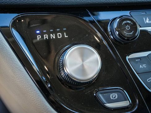 Certified 2024 Chrysler Pacifica Select image 21