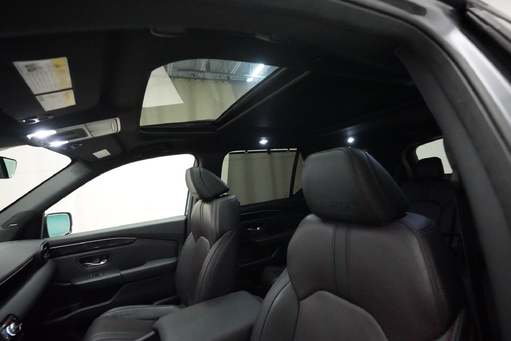 Used 2025 Honda Pilot Black Edition image 33