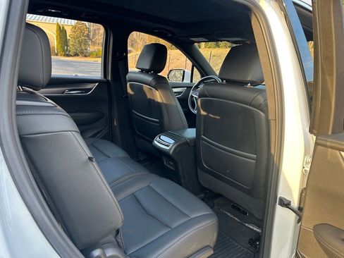 Used 2025 Cadillac XT6 Luxury image 48