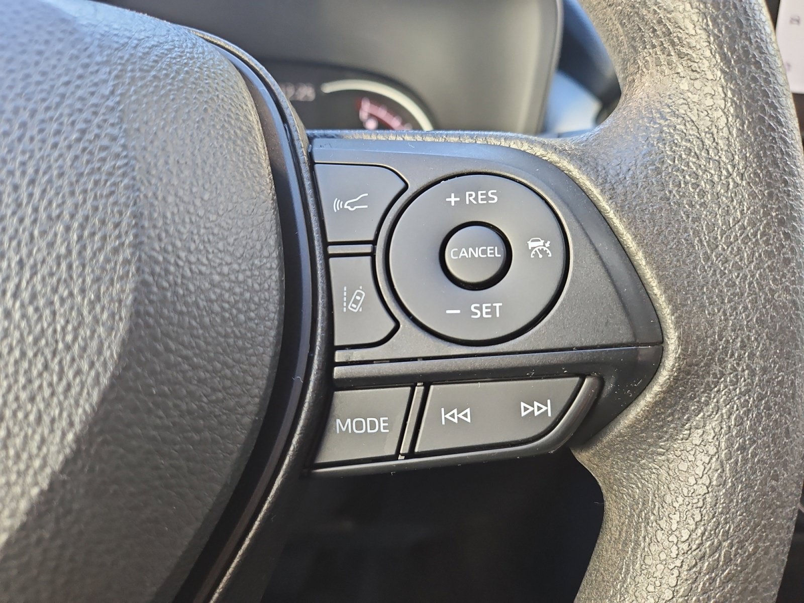 Used 2023 Toyota RAV4 XLE FWD image 25